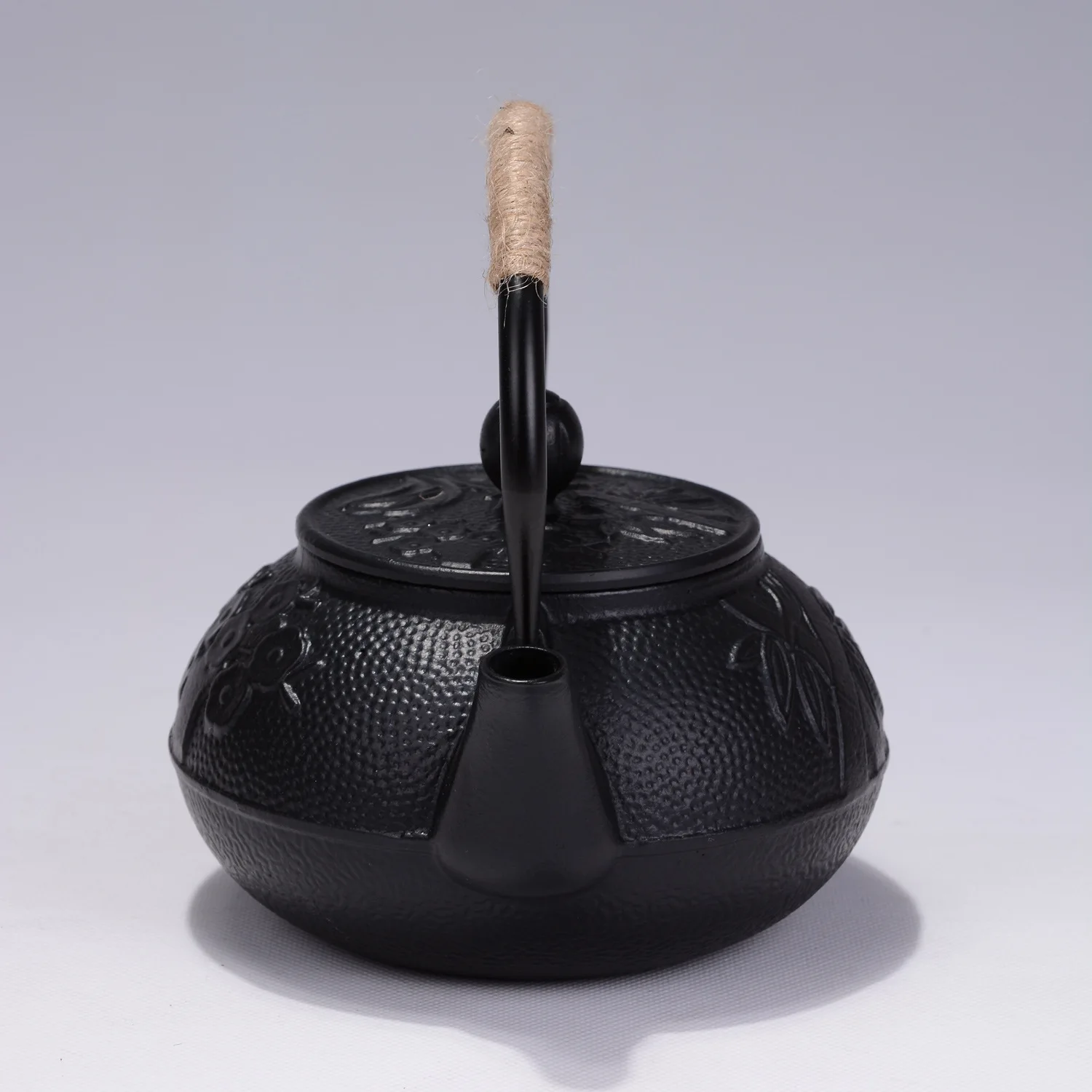 日本の鋳鉄製ティーポット、ステンレス製ネットインフューザー付 - Cast Iron Tetsubin のレビューと価格