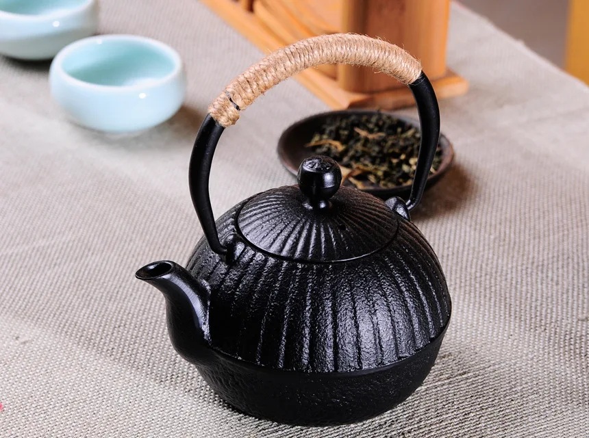 日本の鋳鉄製ティーポット、ステンレス製ネットインフューザー付 - Cast Iron Tetsubin のレビューと価格