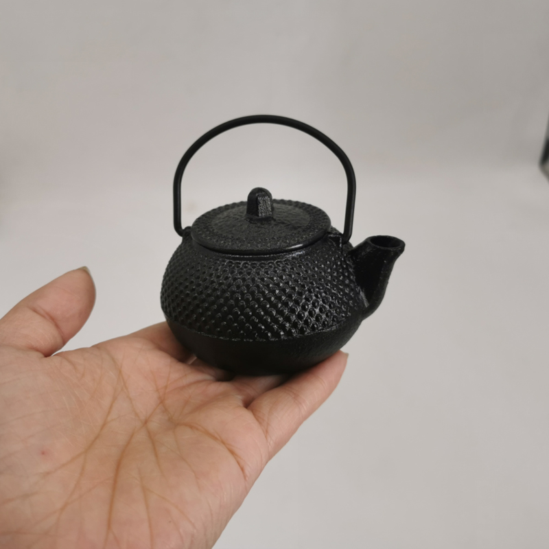 100ml ミニ 日本製 鉄瓶 鋳鉄製 ケトル ティーポット - Cast Iron Tetsubin のレビューと価格